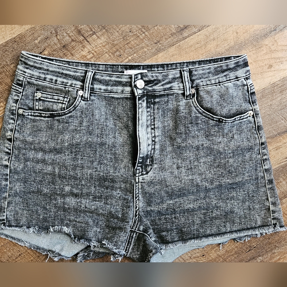 Pink lily black/Grey shorts